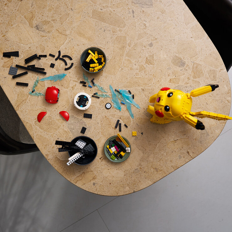 LEGO Pokémon, Pikachu y Poké Ball
