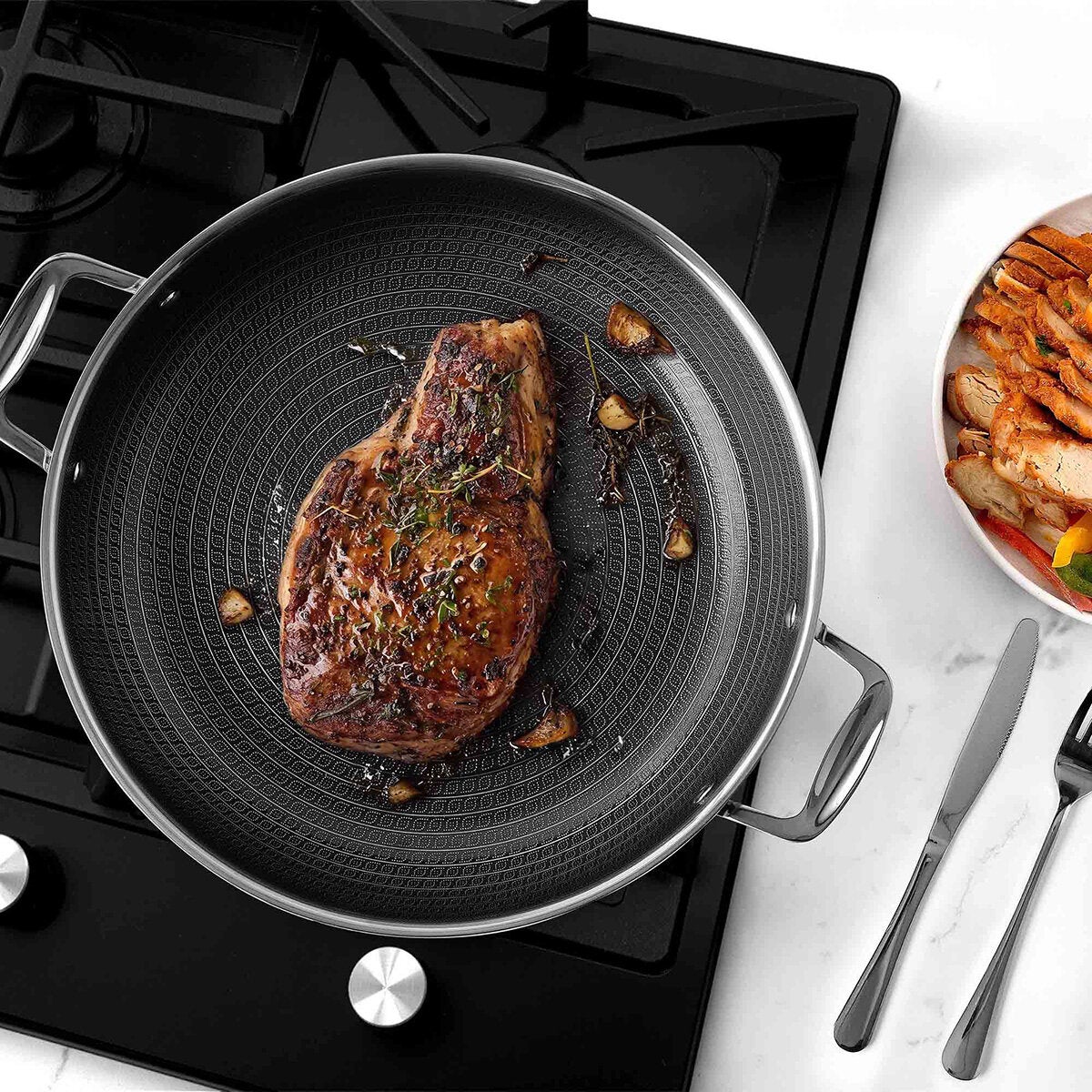 Bergner Sartén de Acero Inoxidable con Cerámica Antiadherente para Uso Diario con Tapa de 4.4 L Bergner Sartén de Acero Inoxidable con Cerámica Antiadherente para Uso Diario con Tapa de 4.4 L