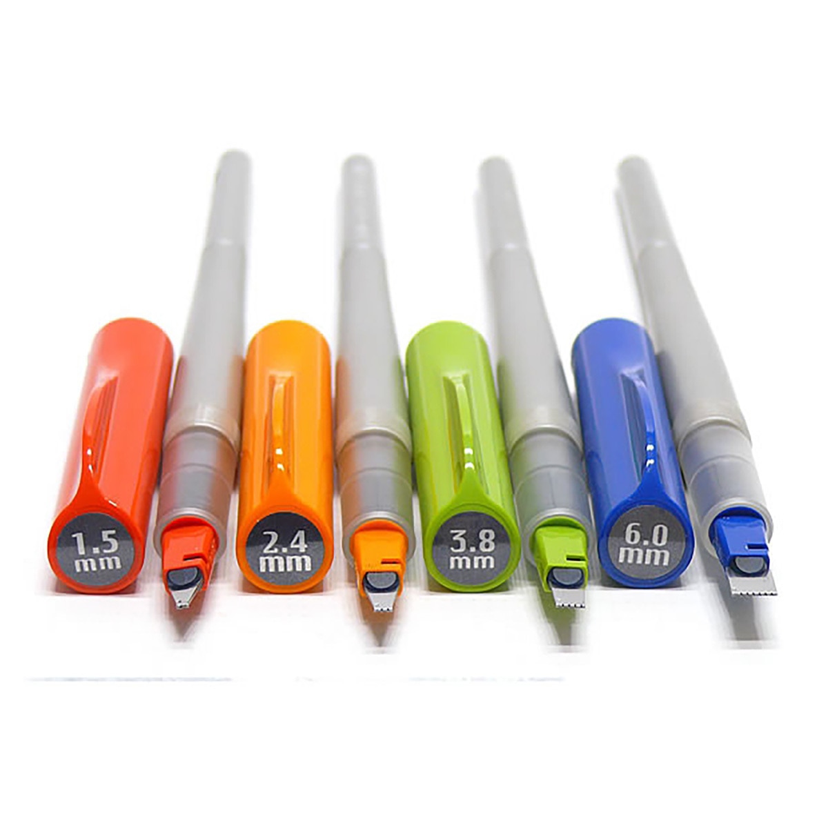 Pilot Parallel 4 Plumas de Caligrafía con Diferentes Tamaños de Punta y Caja de 12 Cartuchos