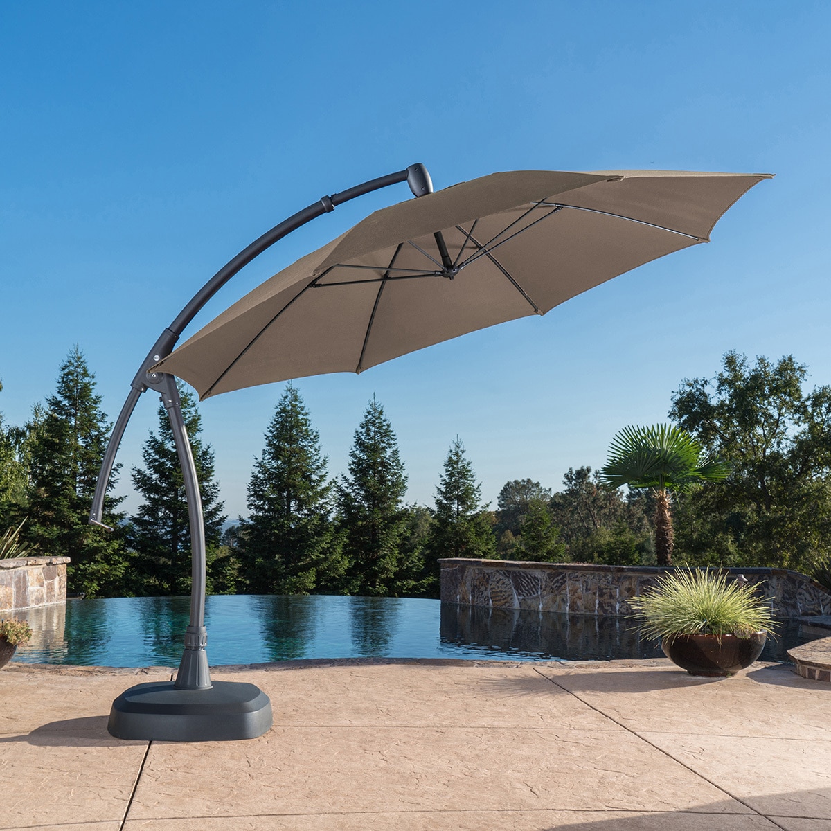 Sombrilla de Patio Proshade de 3.42 m con base (varios colores