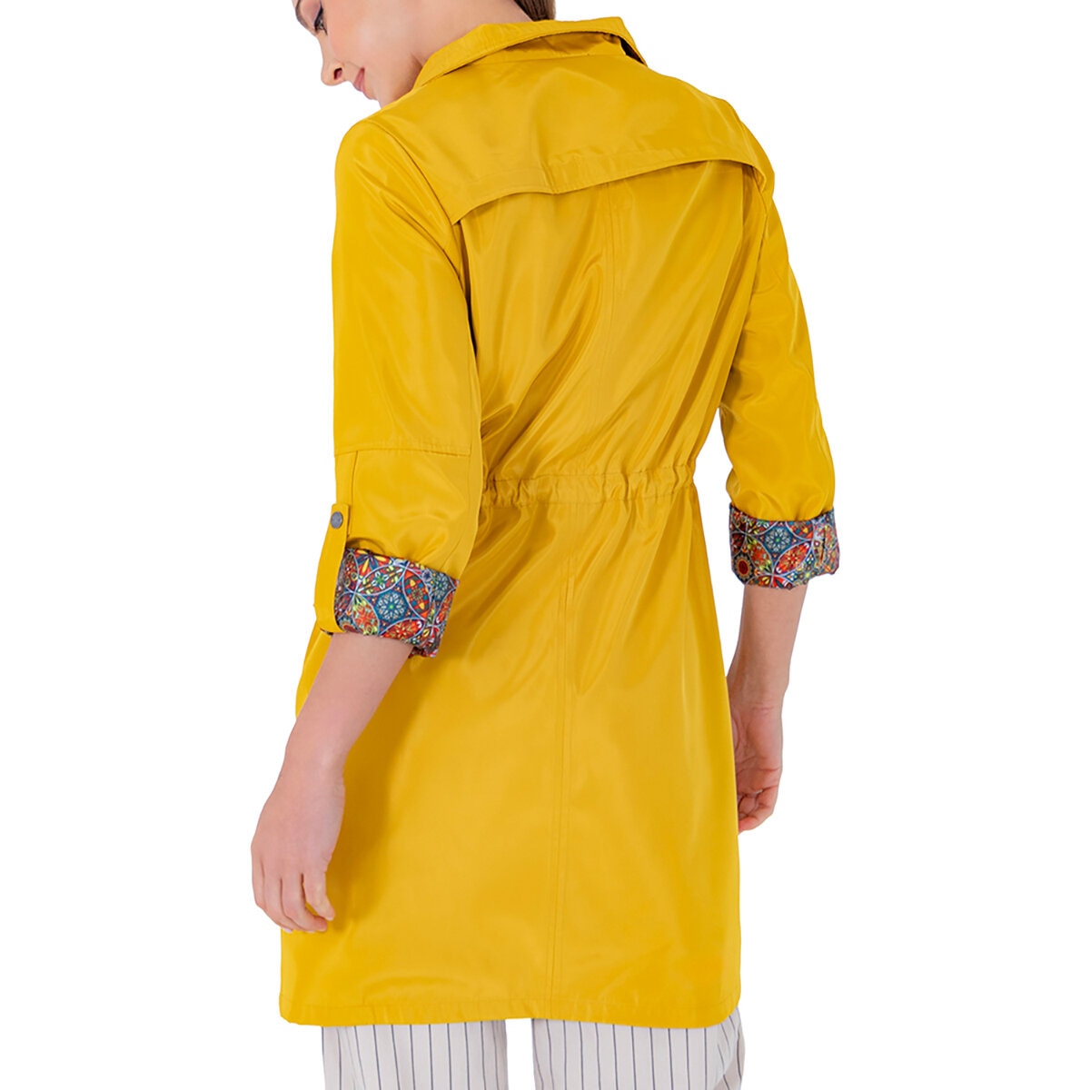 Shyla, Gabardina Clásica Larga con Broches y Bolsas de Cartera para Dama, Color Mostaza, Varias Tallas Shyla, Gabardina Clásica Larga con Broches y Bolsas de Cartera para Dama, Color Mostaza, Varias Tallas