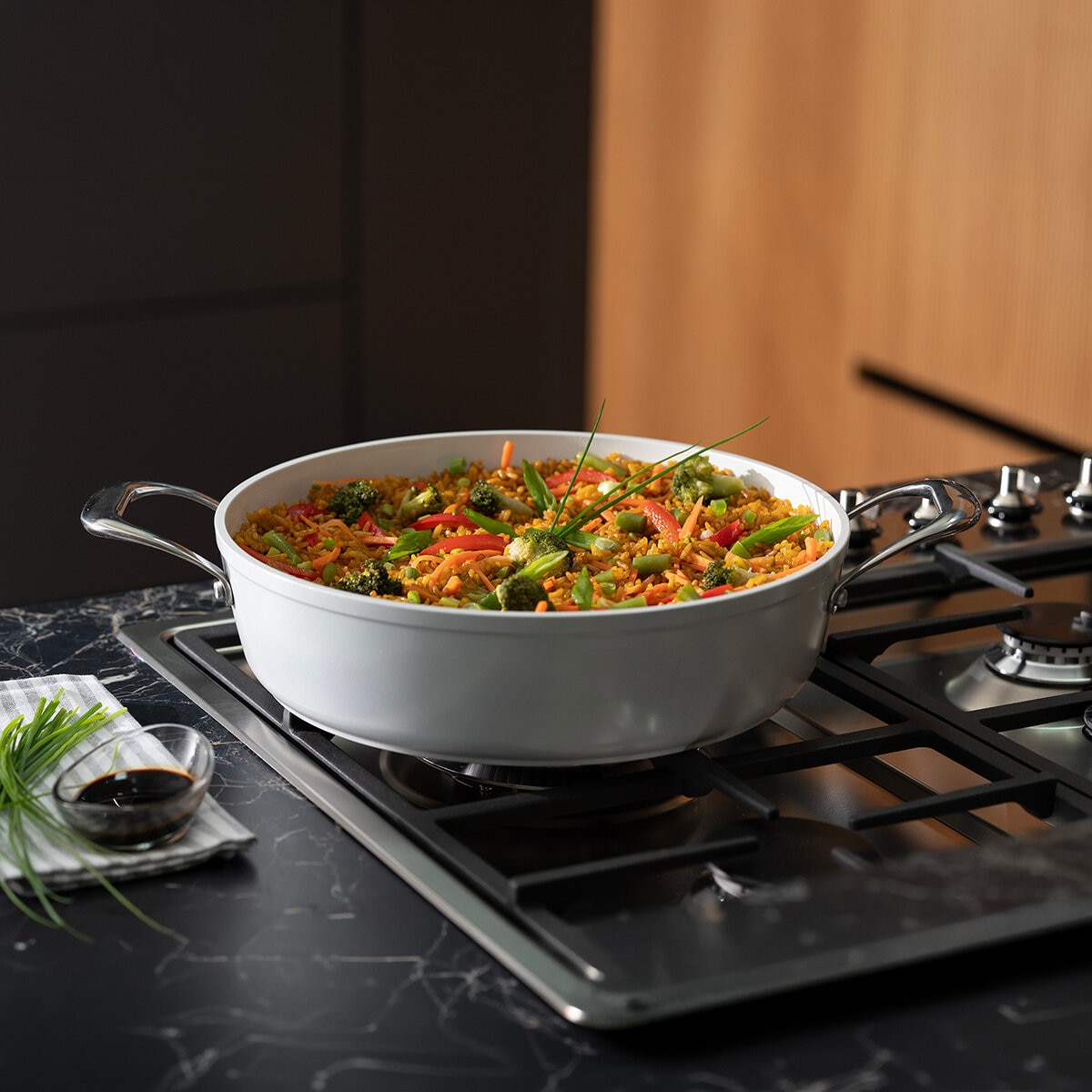 Westinghouse, Arrocera 28 cm de Cerámica Blanca, Acero Inoxidable