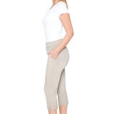 S.C. & CO Pantalones Capri para Dama Café Grande