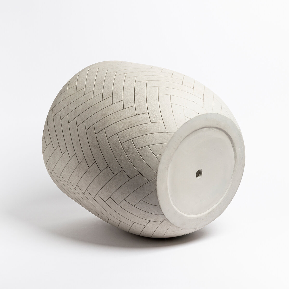 Over & Back, Tribes Maceta de Fibra de Arcilla Blanca Over & Back, Tribes Maceta de Fibra de Arcilla Blanca