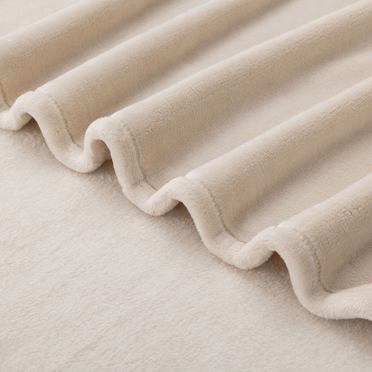 Berkshire Life, Cobija, Tamaño King, Color Marfil Berkshire Life, Cobija, Tamaño King, Color Marfil