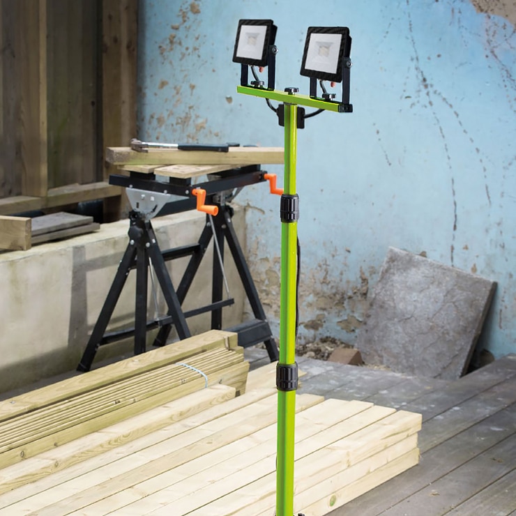 Luceco, Lámpara de Trabajo LED con Tripié y Doble Cabezal - 50W