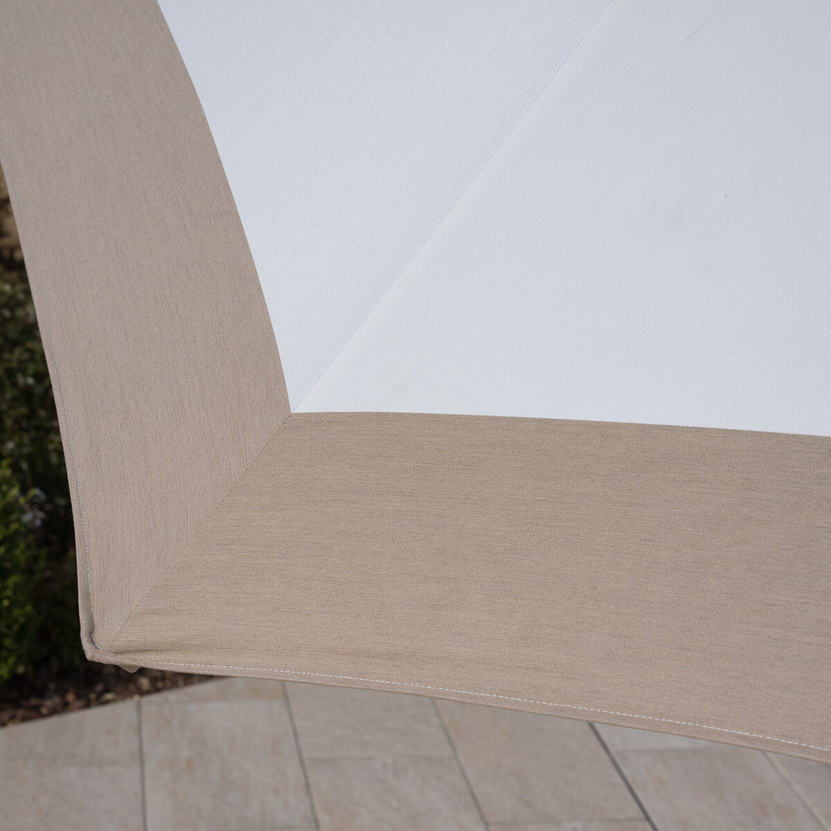 SunVilla, Sombrilla de 3.3 m Con Borde Color Beige