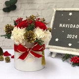 Bouquet Navidad, Caja Blanca Listón de Terciopelo Rojo/Dorado Bouquet Navidad, Caja Blanca Listón de Terciopelo Rojo/Dorado