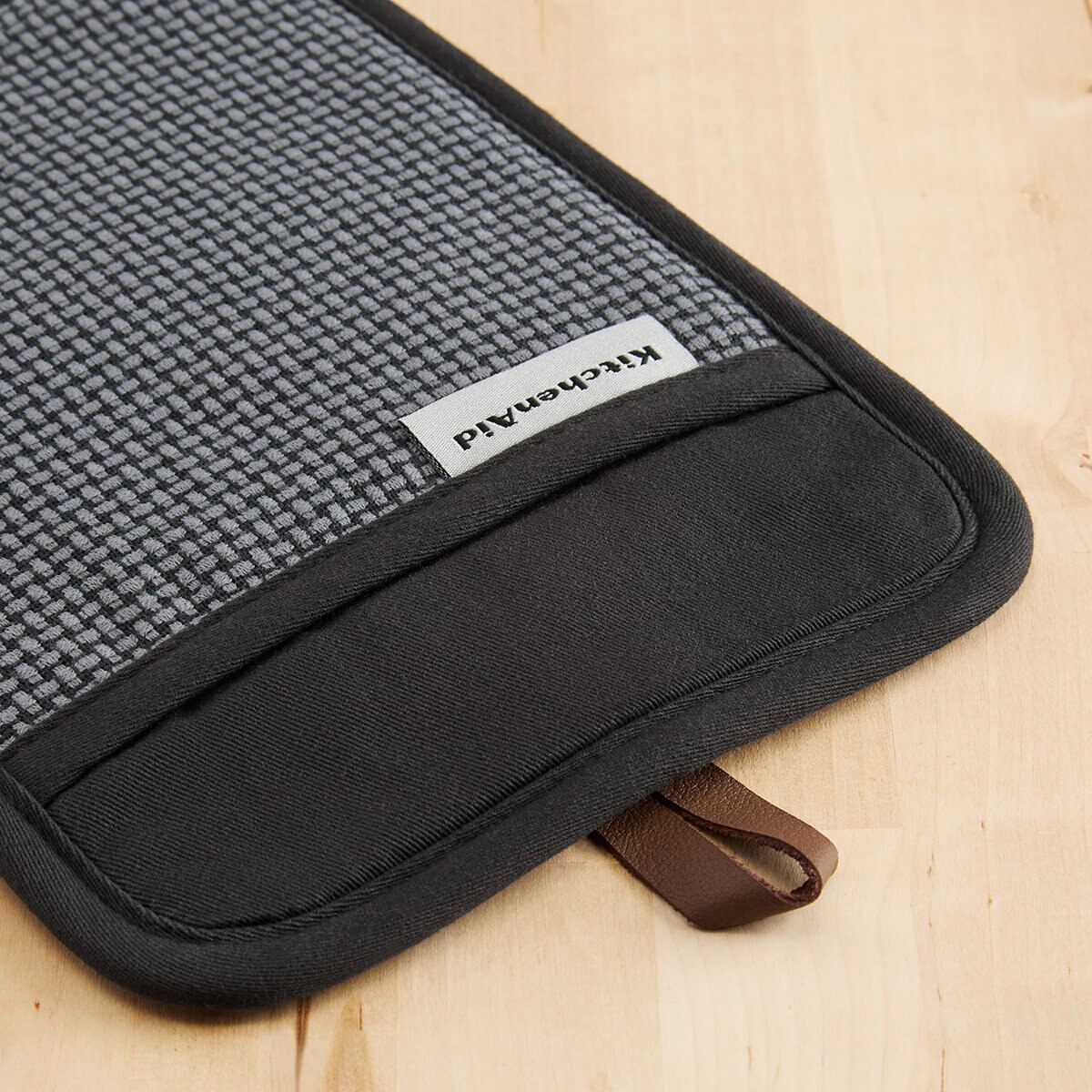 KitchenAid, Juego de 4 Piezas para Cocina de Silicona, Negro