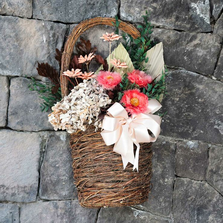 Daysa, Arreglo de Flores Preservadas en Canasta Natural, Duración 18 meses