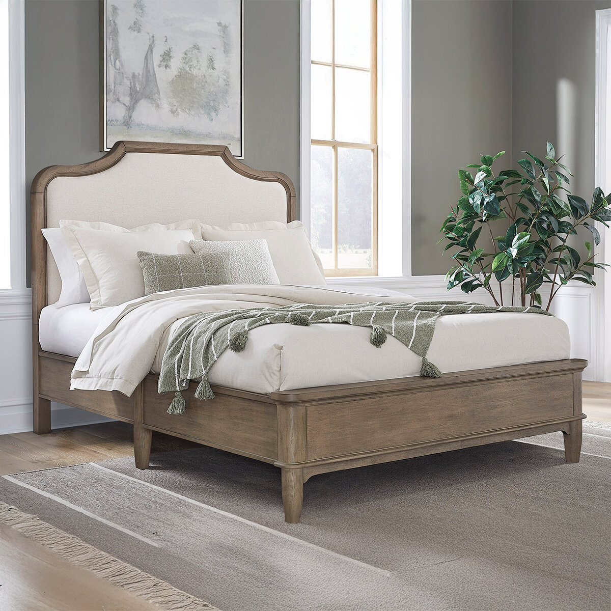 Universal Brooadmore, Lila Cama King