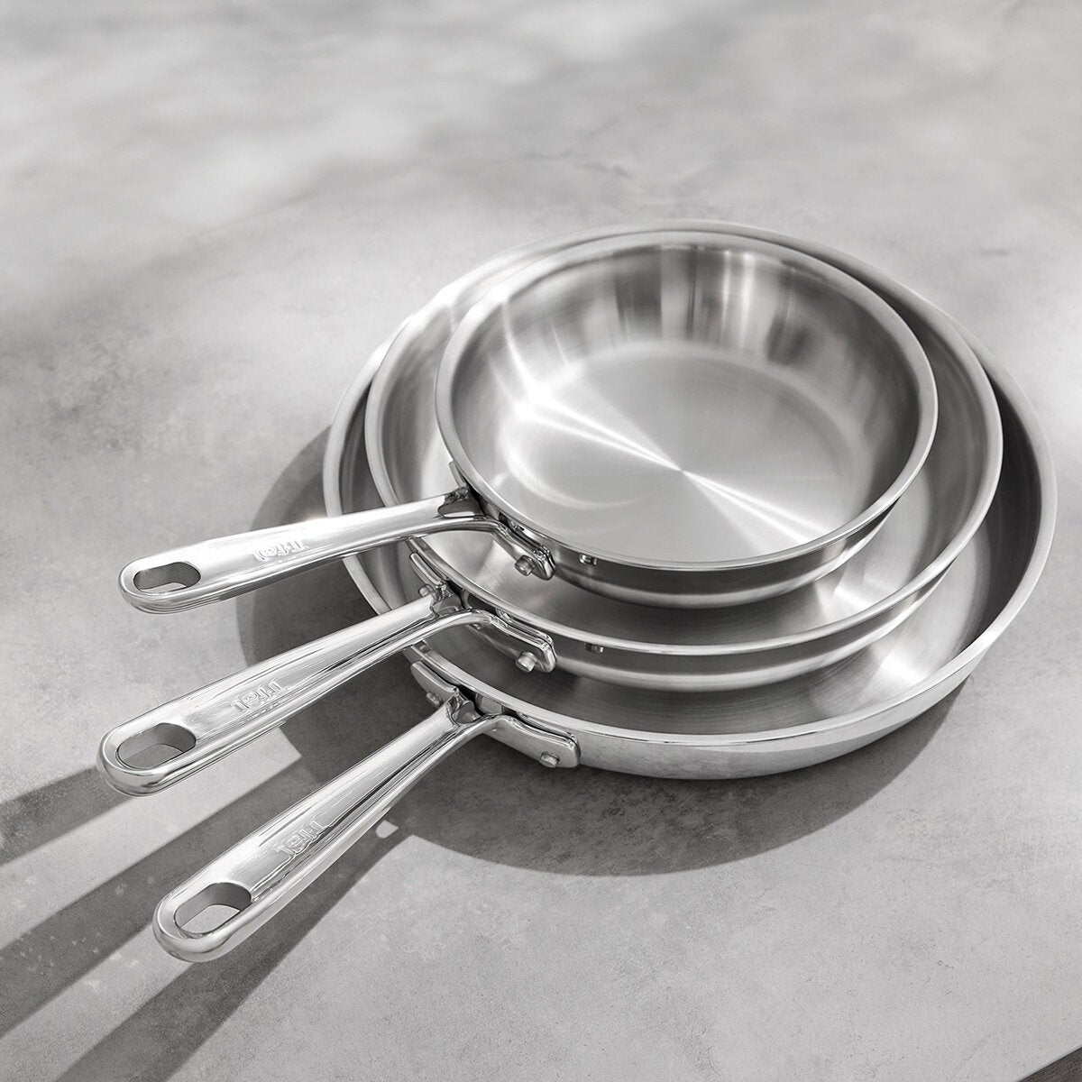 T-Fal Batería de Cocina de Acero Inoxidable Tri-Ply, 12 Piezas T-Fal Batería de Cocina de Acero Inoxidable Tri-Ply, 12 Piezas