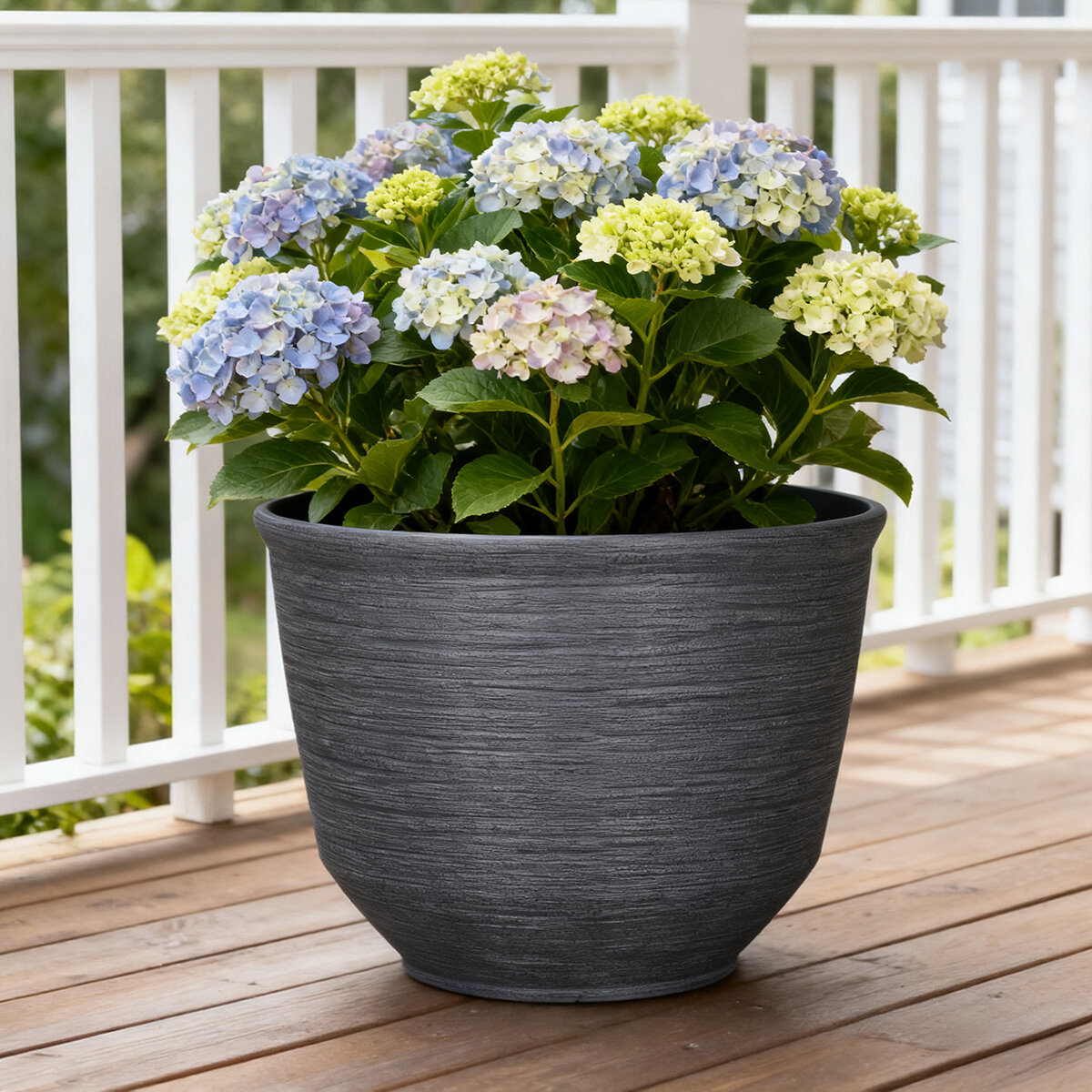 Blaire, Maceta de Resina de 22"