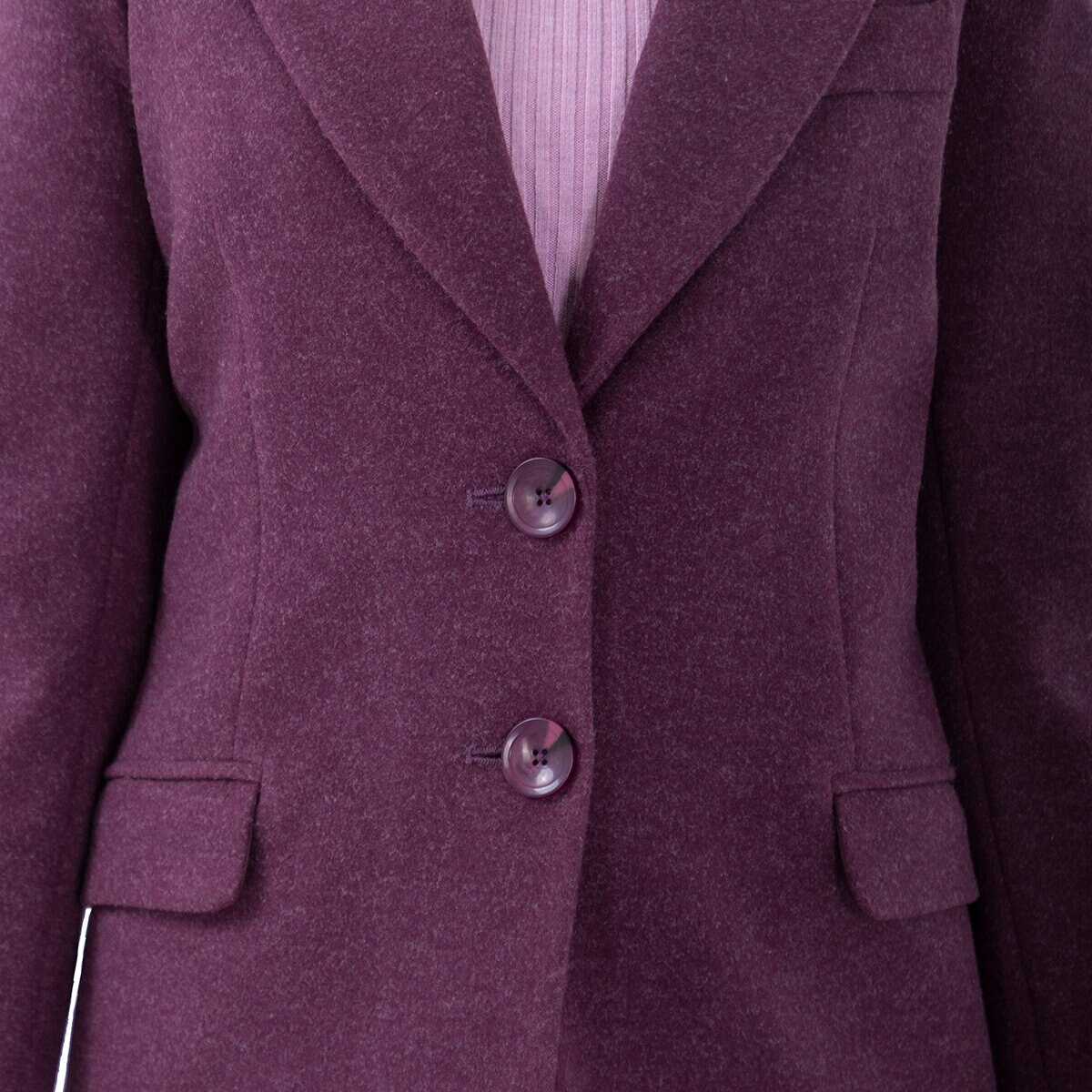 Shyla, Abrigo de Corte Clásico con Bolsas Estilizadas para Dama, Color Vino, Varias Tallas