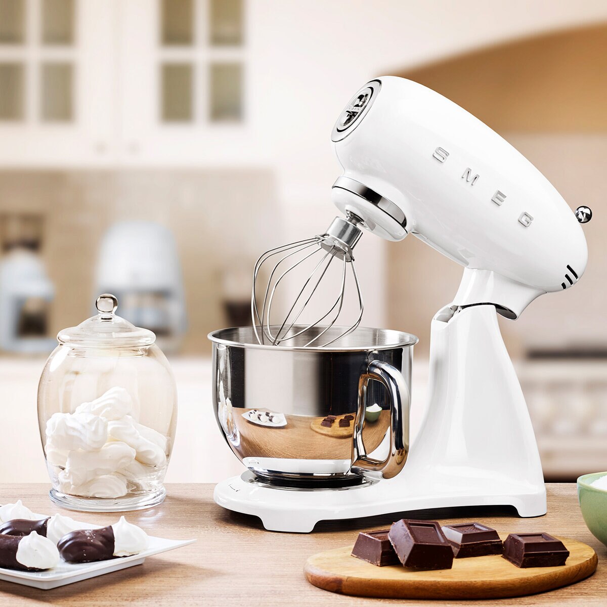Smeg Batidora de Pedestal con Tazón de Helado incluido, color blanca