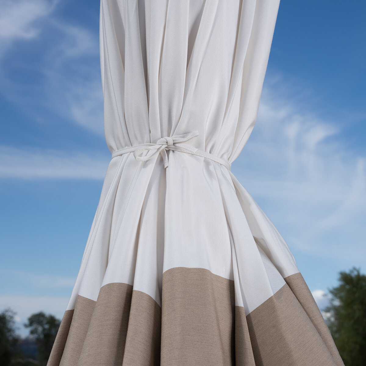 SunVilla, Sombrilla de 3.3 m Con Borde Color Beige