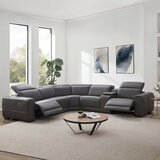 Aiden & Ivy, Karson, Sofá Seccional Reclinable de Piel con Sistema Eléctrico Aiden & Ivy, Karson, Sofá Seccional Reclinable de Piel con Sistema Eléctrico