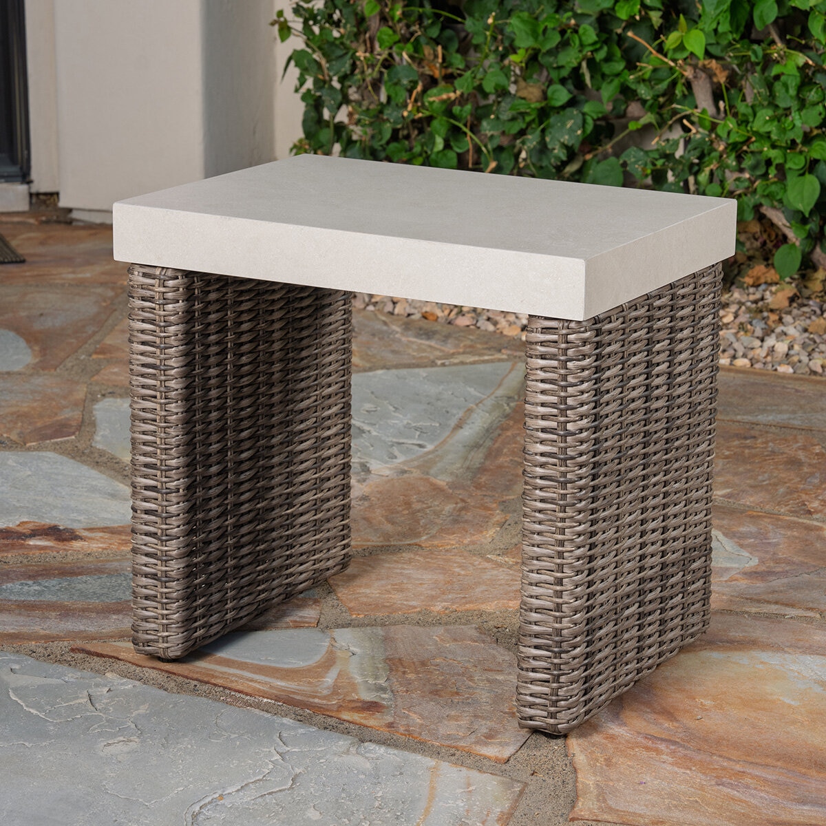 SunVilla, Knox Set Bistro con Ottoman para Exteriores de 5 Piezas SunVilla, Knox Set Bistro con Ottoman para Exteriores de 5 Piezas