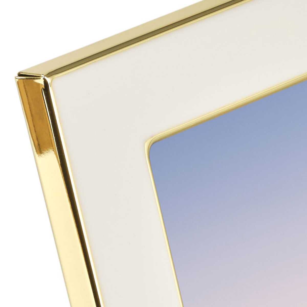 Mikasa Set de 5 Marcos Metálicos Esmaltados, Blanco con Dorado Mikasa Set de 5 Marcos Metálicos Esmaltados, Blanco con Dorado