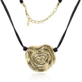 Mayfer, Collar de Cuero con Dije de Laberinto Dorado