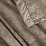 Kirkland Signature, Cobija, Tamaño King, Color Café