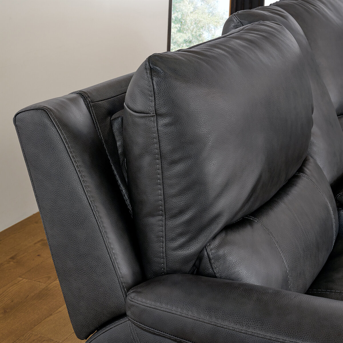 Gilmancreek Furniture, Sofá seccional reclinable de piel con sistema y cabeceras eléctricas