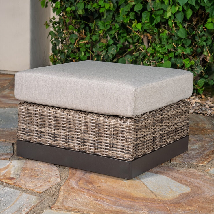 SunVilla, Knox Set Bistro con Ottoman para Exteriores de 5 Piezas SunVilla, Knox Set Bistro con Ottoman para Exteriores de 5 Piezas