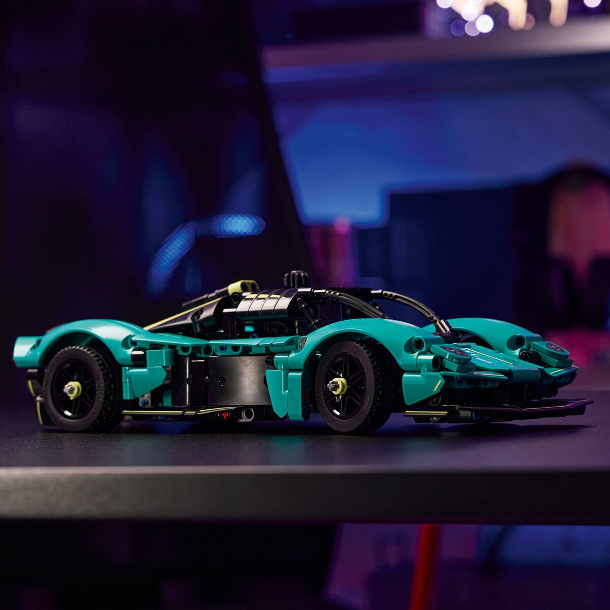LEGO Technic, Aston Martin Valkyrie LEGO Technic, Aston Martin Valkyrie