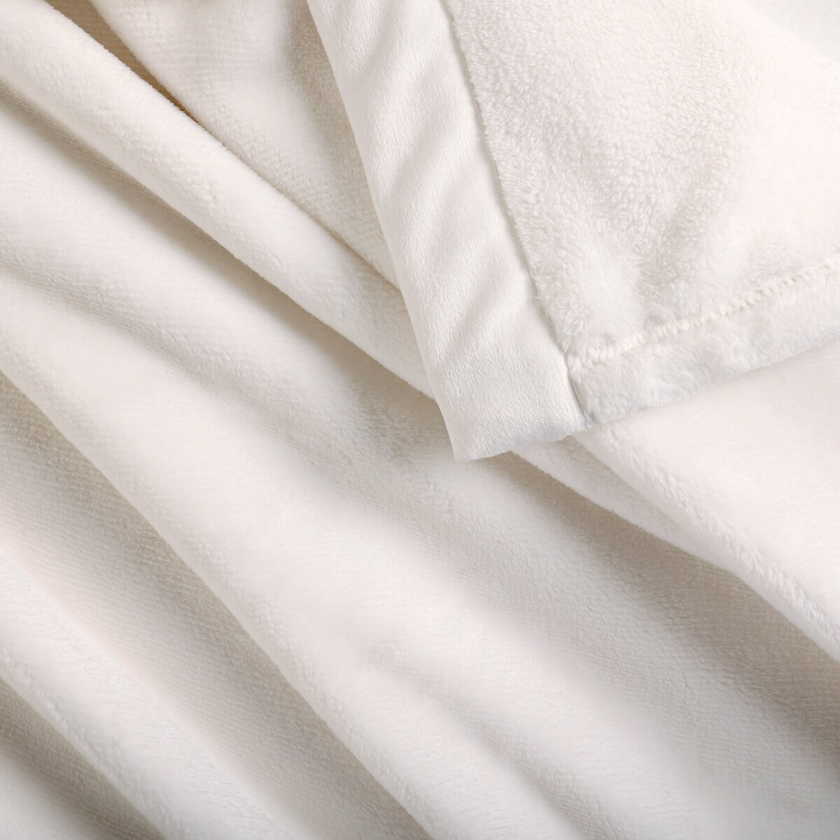 Kirkland Signature, Cobija, Tamaño King, Color Blanco