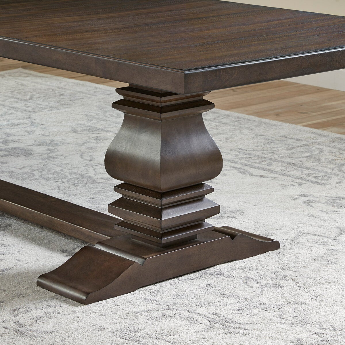 Universal Broadmoore, Erma, Juego de Comedor de 9 Piezas Universal Broadmoore, Erma, Juego de Comedor de 9 Piezas