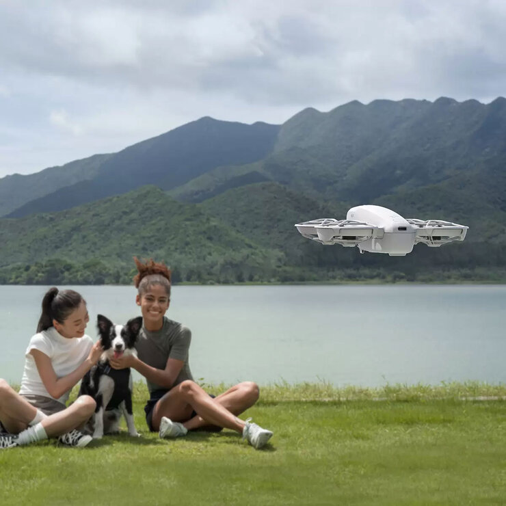 DJI Dron Neo Fly More Combo