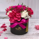Mina'an Flor Eterna, Bouquet Mix Fiusha Caja Negra, Duración 6 Meses
