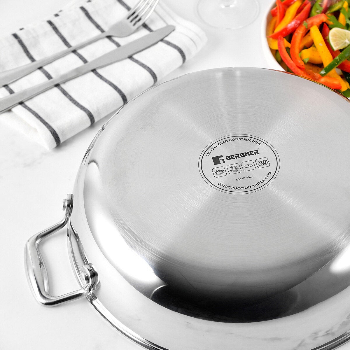 Bergner Sartén de Acero Inoxidable con Cerámica Antiadherente para Uso Diario con Tapa de 4.4 L Bergner Sartén de Acero Inoxidable con Cerámica Antiadherente para Uso Diario con Tapa de 4.4 L