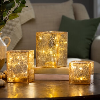 Evergreen Figuras de Vidrio con Luz Led 3 piezas, Varios Modelos