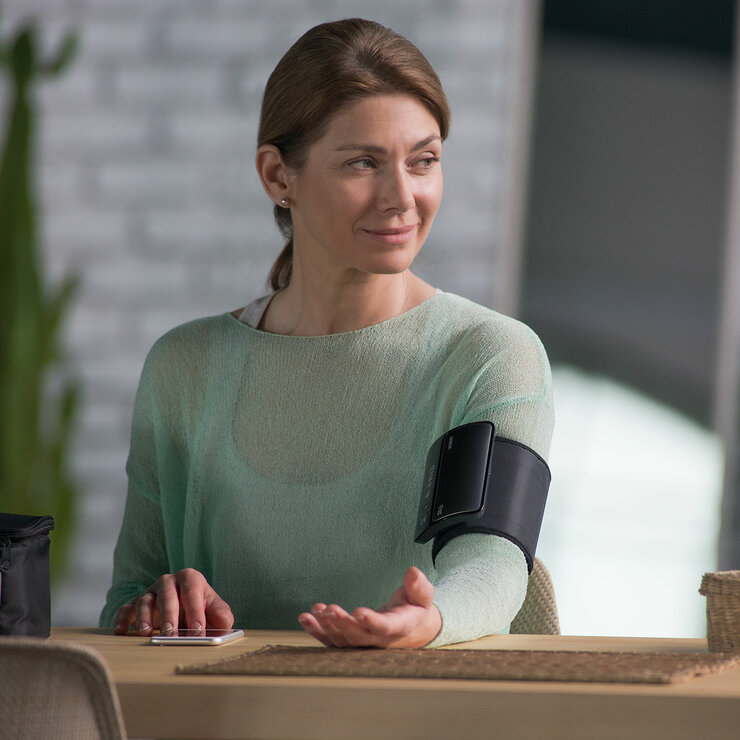 Omron, Monitor de Presión Arterial de Brazo EVOLV