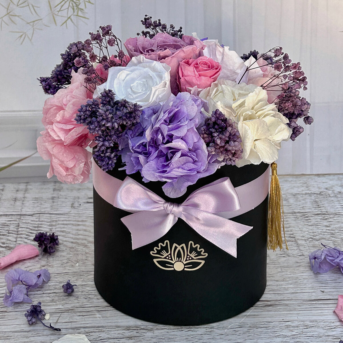 Alive, Bouquet Mix Lila, Caja Negra, Duración 6 Meses. Alive, Bouquet Mix Lila, Caja Negra, Duración 6 Meses.