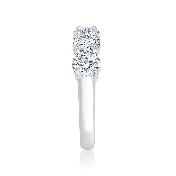 Anillo, Diamantes 2.50ctw, Platino