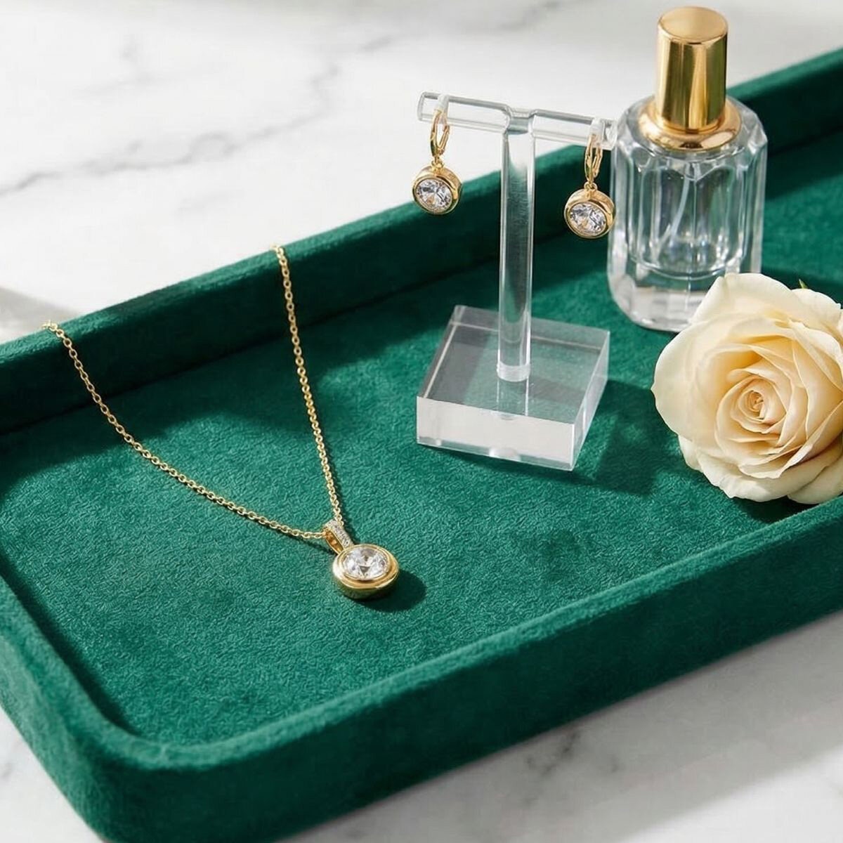 Mayfer, Juego Dorado de Collar y Aretes, con Cristal Austríaco