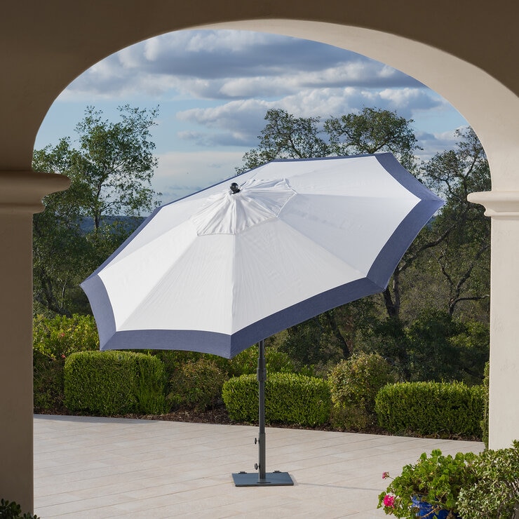 SunVilla, Sombrilla de 3.3 m Con Borde Color Azul SunVilla, Sombrilla de 3.3 m Con Borde Color Azul