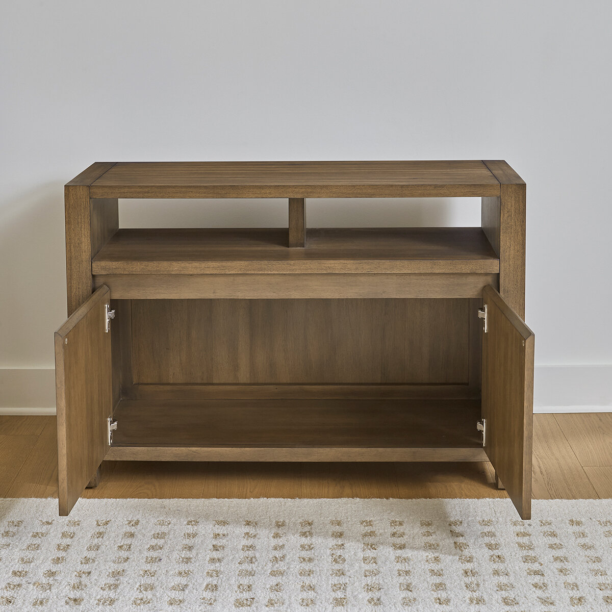 Universal Broadmoore, Miles Consola Decorativa