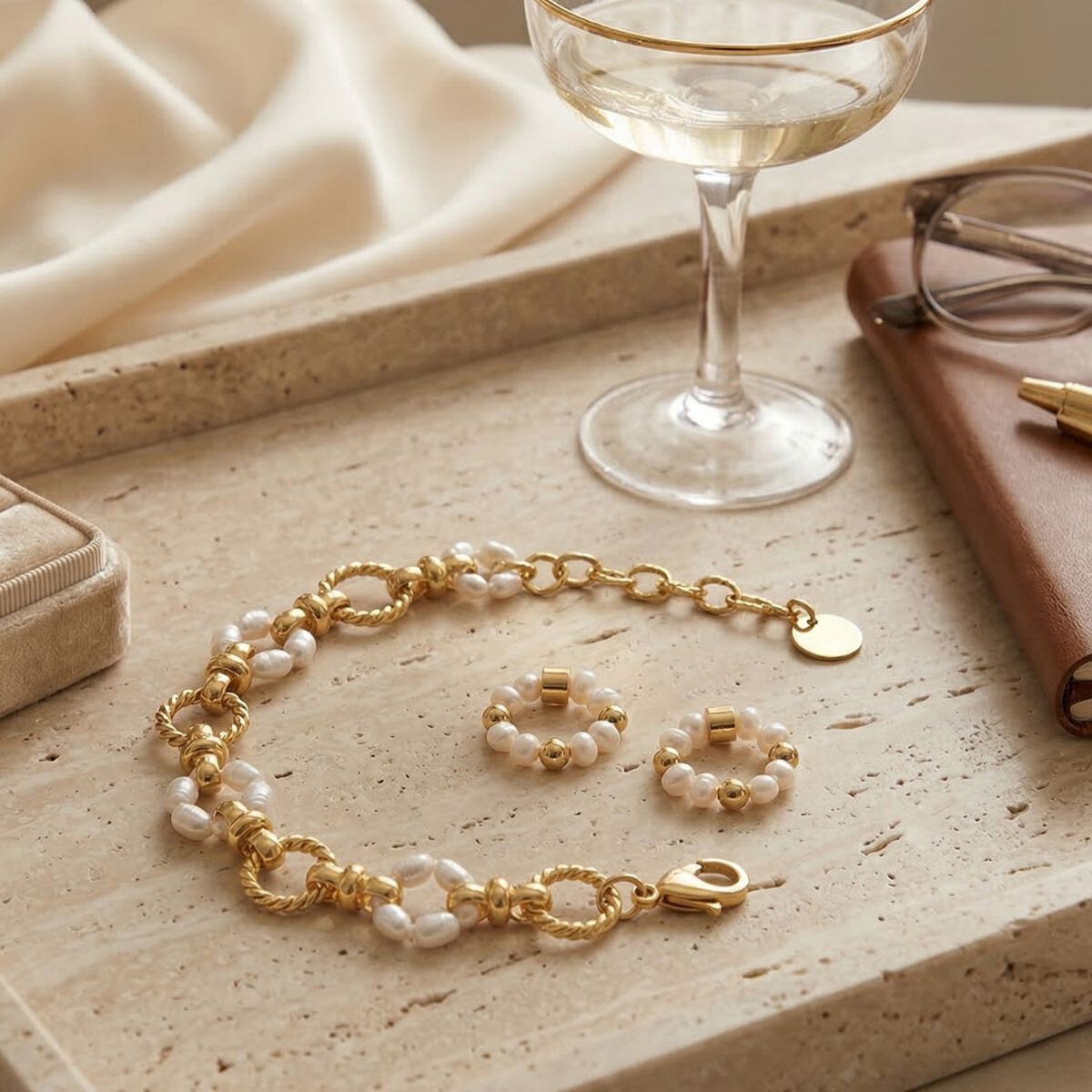 Mayfer, Juego de Pulsera y Aretes con Baño de Oro y Perlas de Río