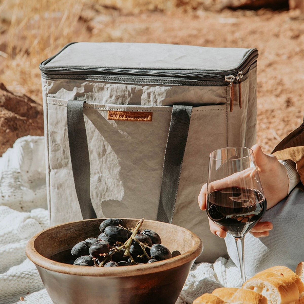 Out Of The Woods Lonchera Dolphin