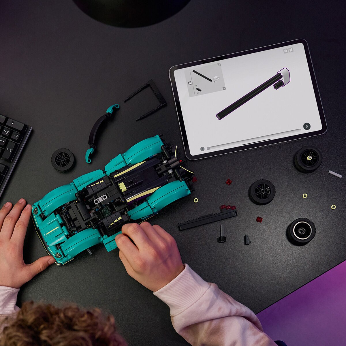 LEGO Technic, Aston Martin Valkyrie LEGO Technic, Aston Martin Valkyrie