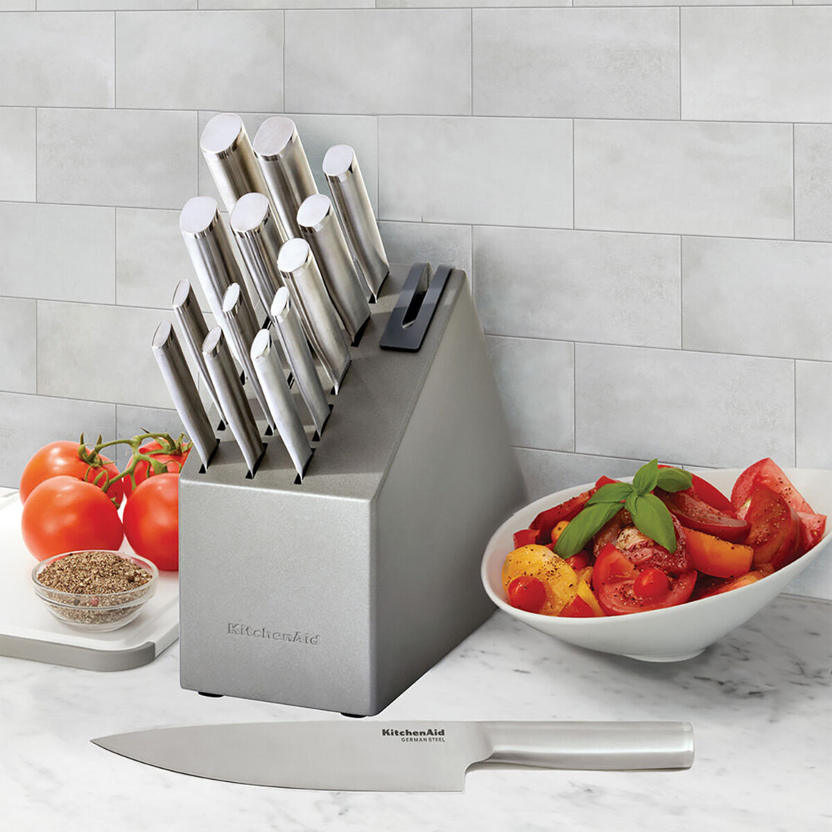 KitchenAid Juego de Cuchillos Forjados de 14 piezas con Bloque de Acero y Afilador Integrado KitchenAid Juego de Cuchillos Forjados de 14 piezas con Bloque de Acero y Afilador Integrado