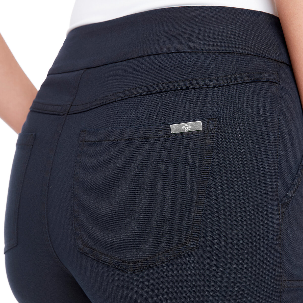 S.C. & CO Pantalones Capri para Dama Negro Extra Grande S.C. & CO Pantalones Capri para Dama Negro Extra Grande