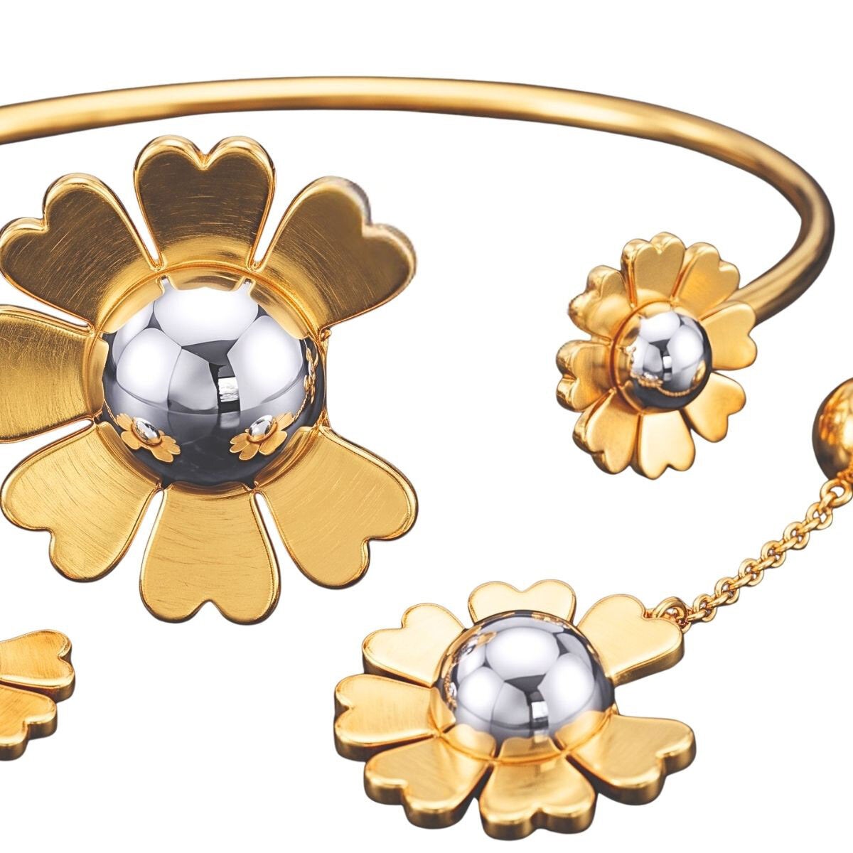 Mayfer, Juego Dorado de Aretes y Pulsera con Diseño de Flor Mayfer, Juego Dorado de Aretes y Pulsera con Diseño de Flor