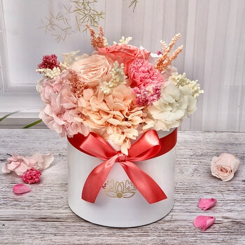 Mina'an Flor Eterna, Bouquet Mix Durazno, Caja Blanca, Duración 6 Meses