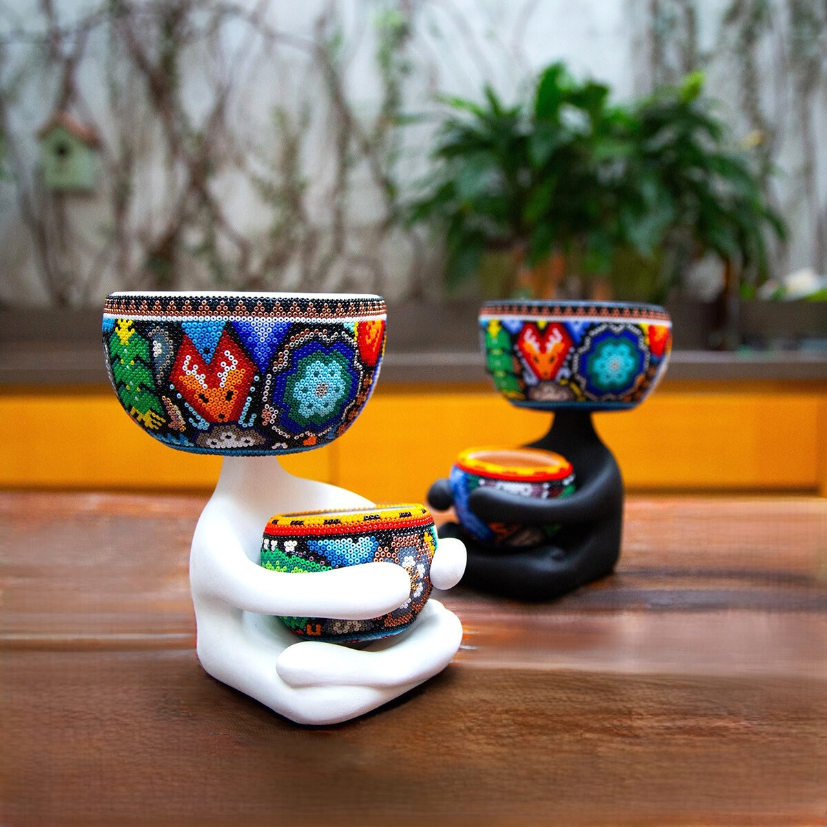 Estudio Floga, Robert Zen Set de 2 Macetas con Arte Huichol