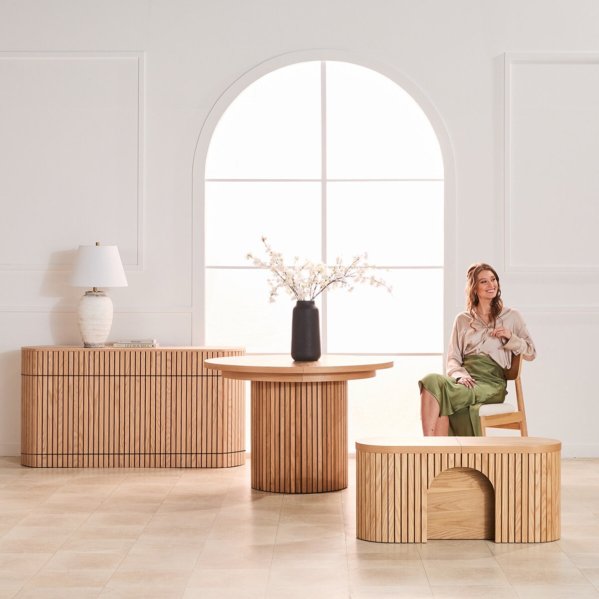 Transformer Table, Set de Comedor Redondo Expandible Capacidad de hasta 10 Personas, 100% Madera, Color Roble, con Aparador Transformer Table, Set de Comedor Redondo Expandible Capacidad de hasta 10 Personas, 100% Madera, Color Roble, con Aparador