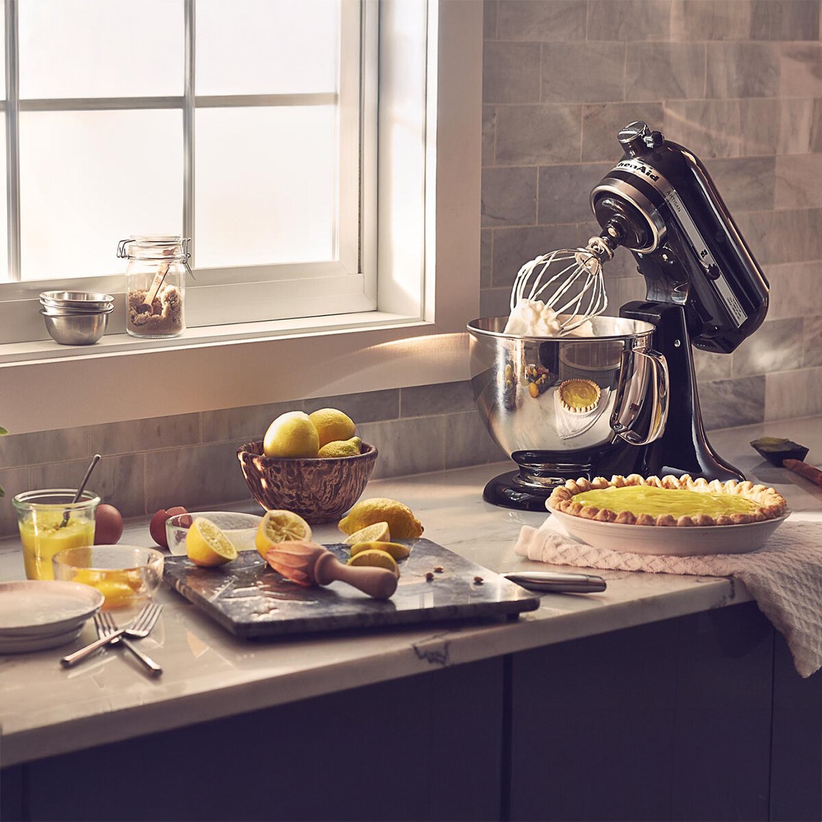 KitchenAid, Batidora Artisan Negro, Tazón de acero inoxidable pulido con asa, 4.7 L